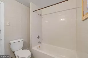 1633 S Rosewood St, Philadelphia, PA 19145 - Photo 16