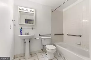 1324 Locust St, Philadelphia, PA 19107 - Photo 30