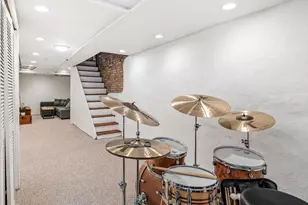 880 N Bucknell St, Philadelphia, PA 19130 - Photo 42