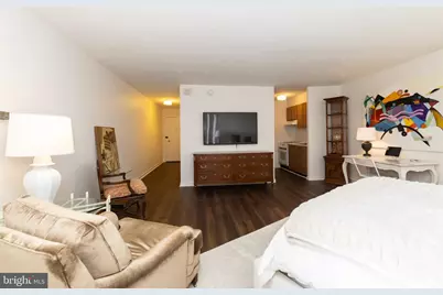 224 W Rittenhouse Square #1704, Philadelphia, PA 19103 - Photo 2