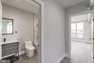 526 Brown St, Philadelphia, PA 19123 - Photo 8