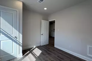 2001 Middleton St, Philadelphia, PA 19138 - Photo 6