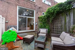 405 S LeCount St, Philadelphia, PA 19146 - Photo 8