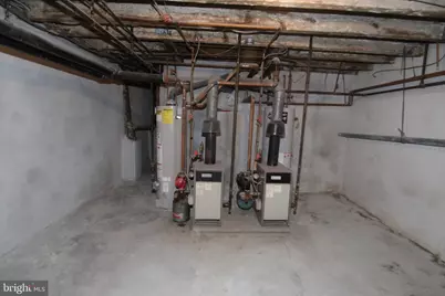 1927 S 10th Street #1ST FLOOR, Philadelphia, PA 19148 - Photo 18