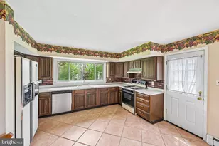 12209 Thornton Rd, Philadelphia, PA 19154 - Photo 4
