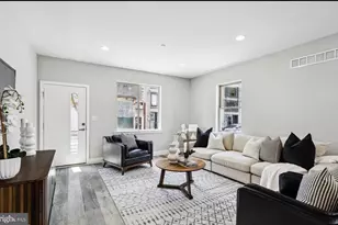 2620 Emerald St, Philadelphia, PA 19125 - Photo 2