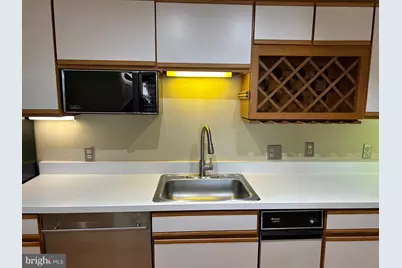 918-920 Spruce Street #11, Philadelphia, PA 19107 - Photo 8