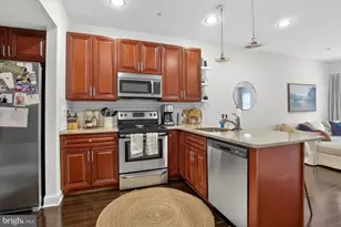 2115 Carpenter St, Philadelphia, PA 19146 - Photo 2
