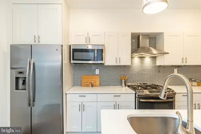 870 N 19th Street, Philadelphia, PA 19130 - Photo 14