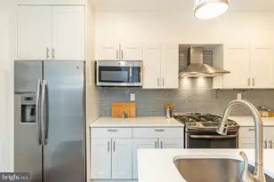 870 N 19th St, Philadelphia, PA 19130 - Photo 14