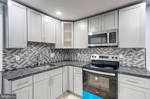 2010 S Chadwick St, Philadelphia, PA 19145 - Photo 4