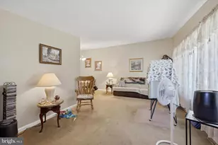 139 Dimarco Dr, Philadelphia, PA 19154 - Photo 2