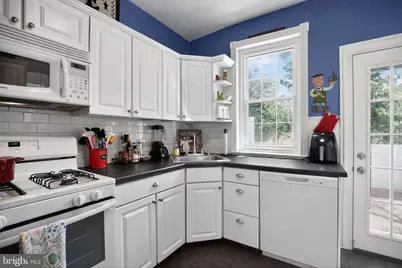 132 E Hartwell Lane, Philadelphia, PA 19118 - Photo 12