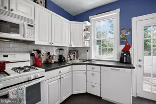132 E Hartwell Ln, Philadelphia, PA 19118 - Photo 12