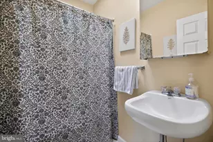 132 E Hartwell Ln, Philadelphia, PA 19118 - Photo 20