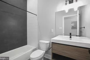 910 N 17th St, Philadelphia, PA 19130 - Photo 12