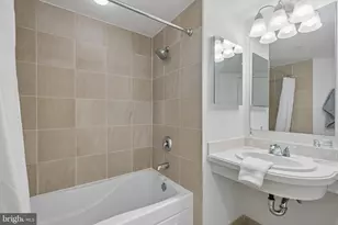 1034 Spruce St, Philadelphia, PA 19107 - Photo 22