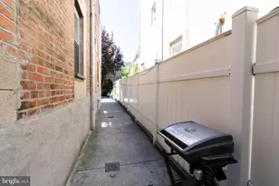 2028 S 13th St, Philadelphia, PA 19148 - Photo 8