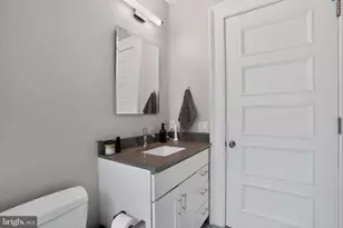 2126 Locust St, Philadelphia, PA 19103 - Photo 16