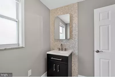 2422 S Iseminger Street, Philadelphia, PA 19148 - Photo 14