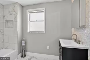 2422 S Iseminger St, Philadelphia, PA 19148 - Photo 12
