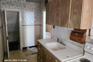 6445 Dicks Ave, Philadelphia, PA 19142 - Photo 4