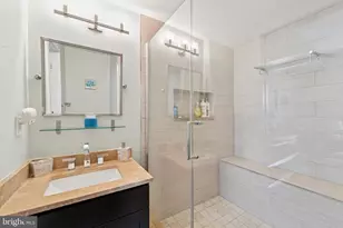 1637 Fitzwater St, Philadelphia, PA 19146 - Photo 32
