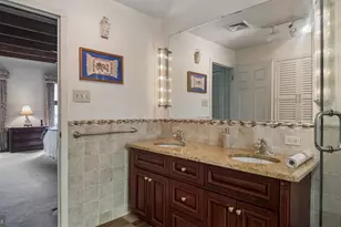 2049 Appletree St, Philadelphia, PA 19103 - Photo 34