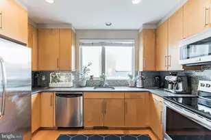 211 Brown St, Philadelphia, PA 19123 - Photo 10