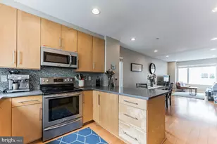 211 Brown St, Philadelphia, PA 19123 - Photo 8