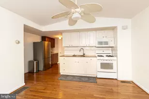 910 Mountain St, Philadelphia, PA 19148 - Photo 4