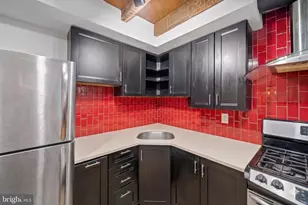9 Bristow Pl, Philadelphia, PA 19123 - Photo 2