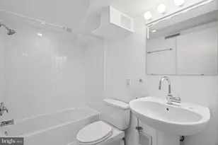 915 Bainbridge St, Philadelphia, PA 19147 - Photo 10