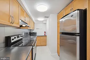 915 Bainbridge St, Philadelphia, PA 19147 - Photo 2