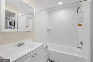 618 N 40th St, Philadelphia, PA 19104 - Photo 8