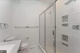 709 N 19th St, Philadelphia, PA 19130 - Photo 22