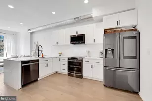 709 N 19th St, Philadelphia, PA 19130 - Photo 2