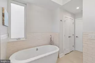 425 Watkins St, Philadelphia, PA 19148 - Photo 48