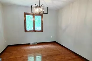 924 Clyde Ln, Philadelphia, PA 19128 - Photo 8