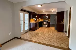 924 Clyde Ln, Philadelphia, PA 19128 - Photo 4