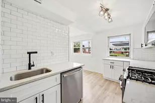 6451 Akron St, Philadelphia, PA 19149 - Photo 10