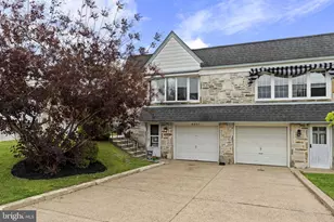8807 Danbury St, Philadelphia, PA 19152 - Photo 2