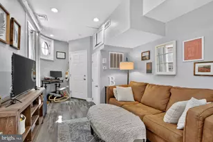 927 Clinton St, Philadelphia, PA 19107 - Photo 2
