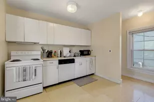 350 Green Ln, Philadelphia, PA 19128 - Photo 10