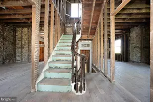 35 E Chestnut Hill Ave, Philadelphia, PA 19118 - Photo 8