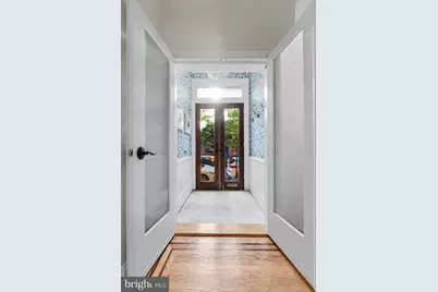 823 N 25th Street, Philadelphia, PA 19130 - Photo 2