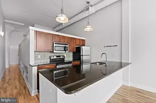 2429 Locust St, Philadelphia, PA 19103 - Photo 12