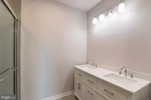 1351 S Myrtlewood St, Philadelphia, PA 19146 - Photo 32