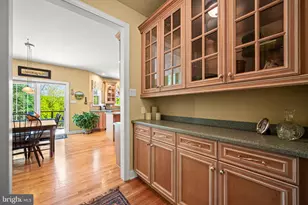 734 Cornelia Pl, Philadelphia, PA 19118 - Photo 10