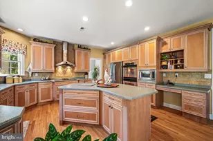 734 Cornelia Pl, Philadelphia, PA 19118 - Photo 10